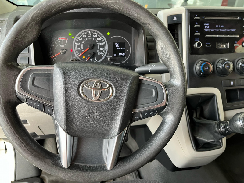 Toyota Comerciales Hiace Panel 5 pts. DX Superlarga, toldo alto, TM5 (línea nueva) 2020